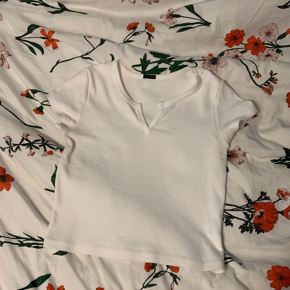 BRANDY MELVILLE White V-cut Crop Top